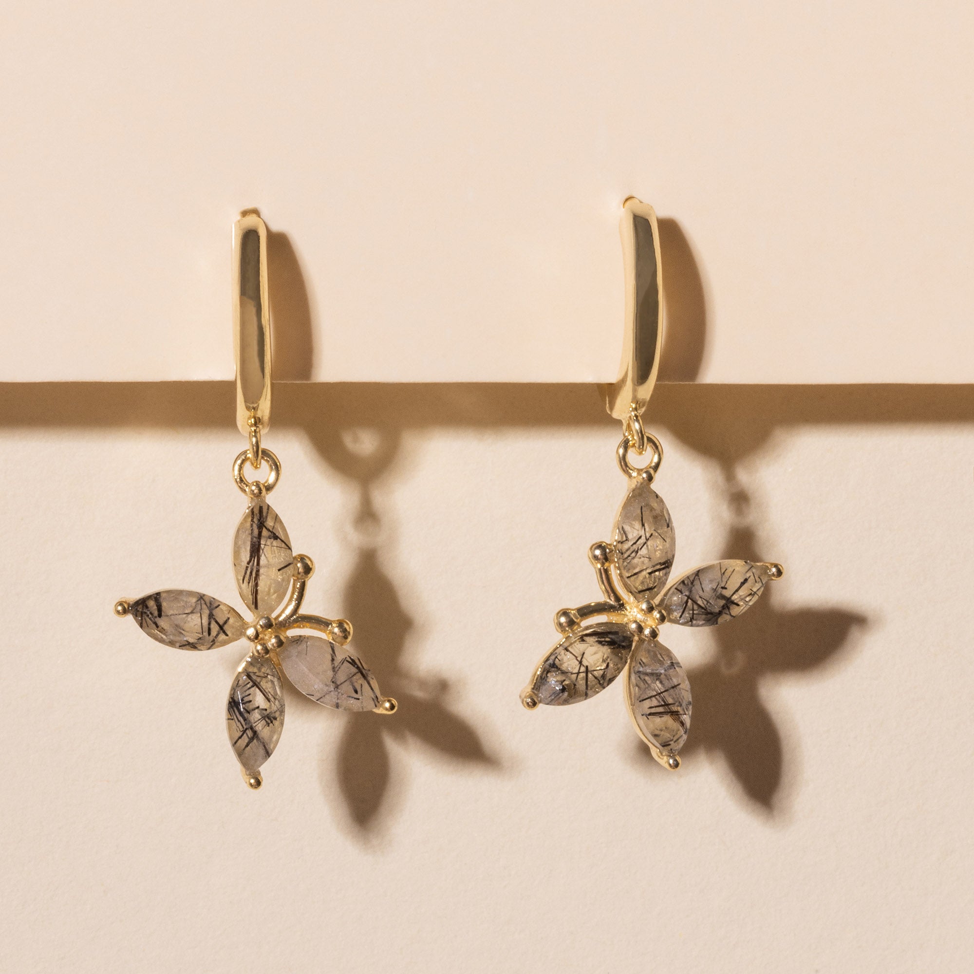 Ohrringe 'Schmetterling mit Edelstein' – Gold | Ohrring