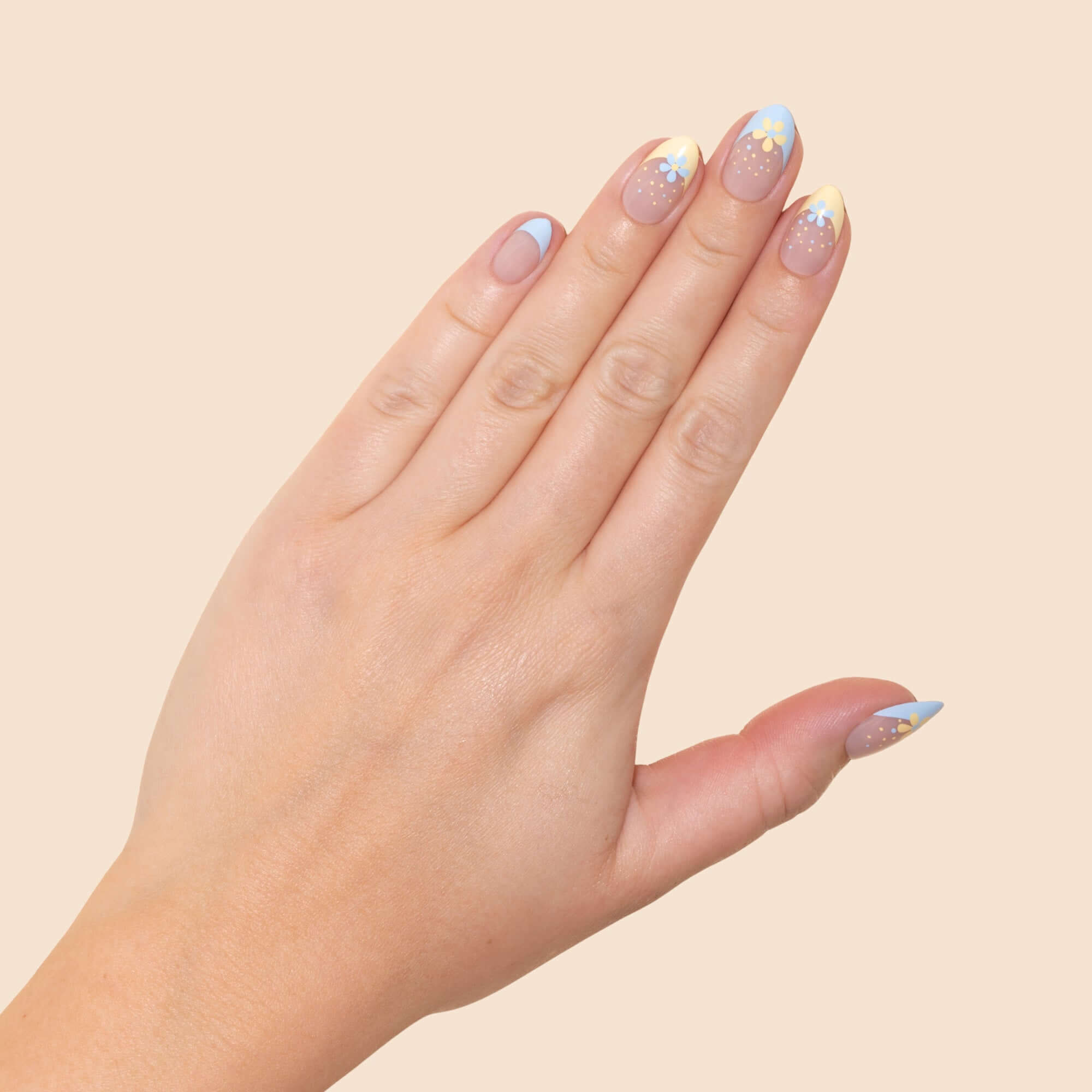 'Blue Daisies' Soft Gel Press Ons | Short Almond - HAAR-ANKER