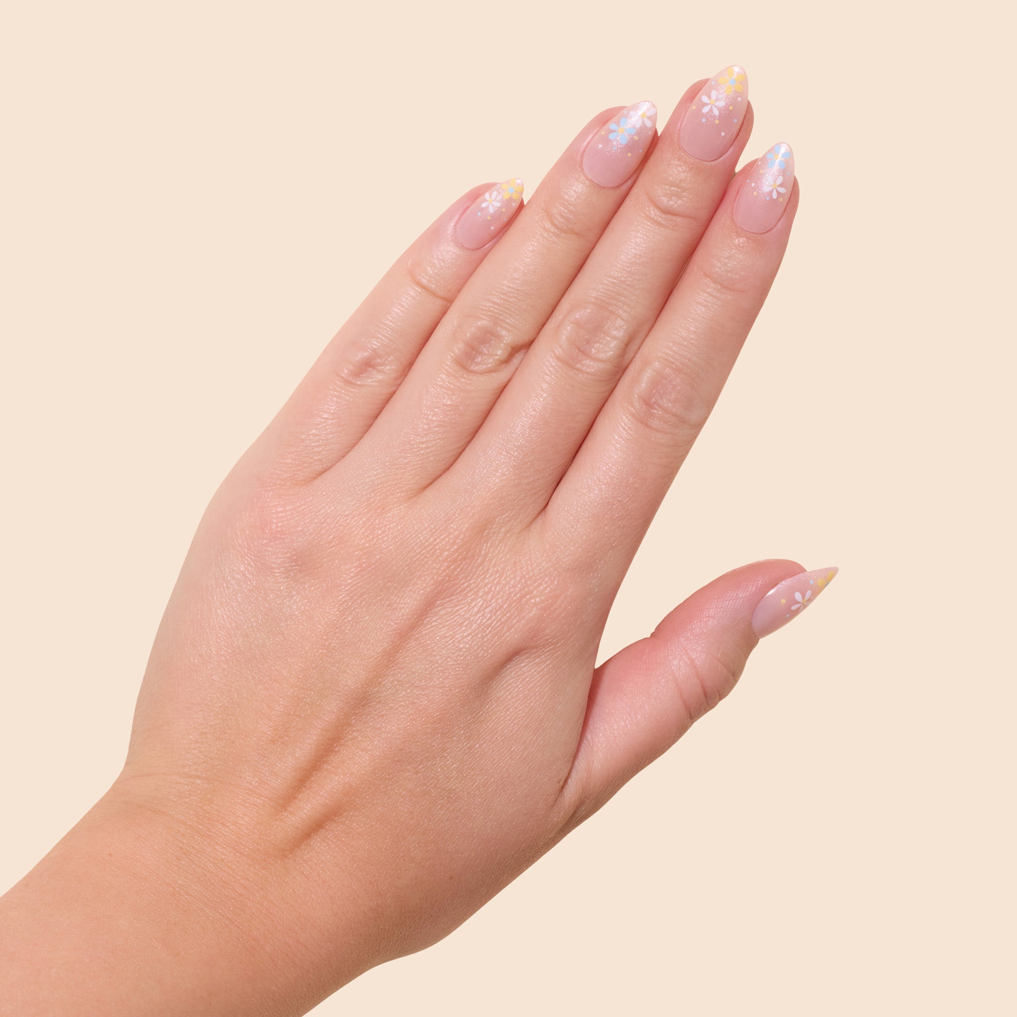 'Daisy Dream' Soft Gel Press Ons | Short Almond