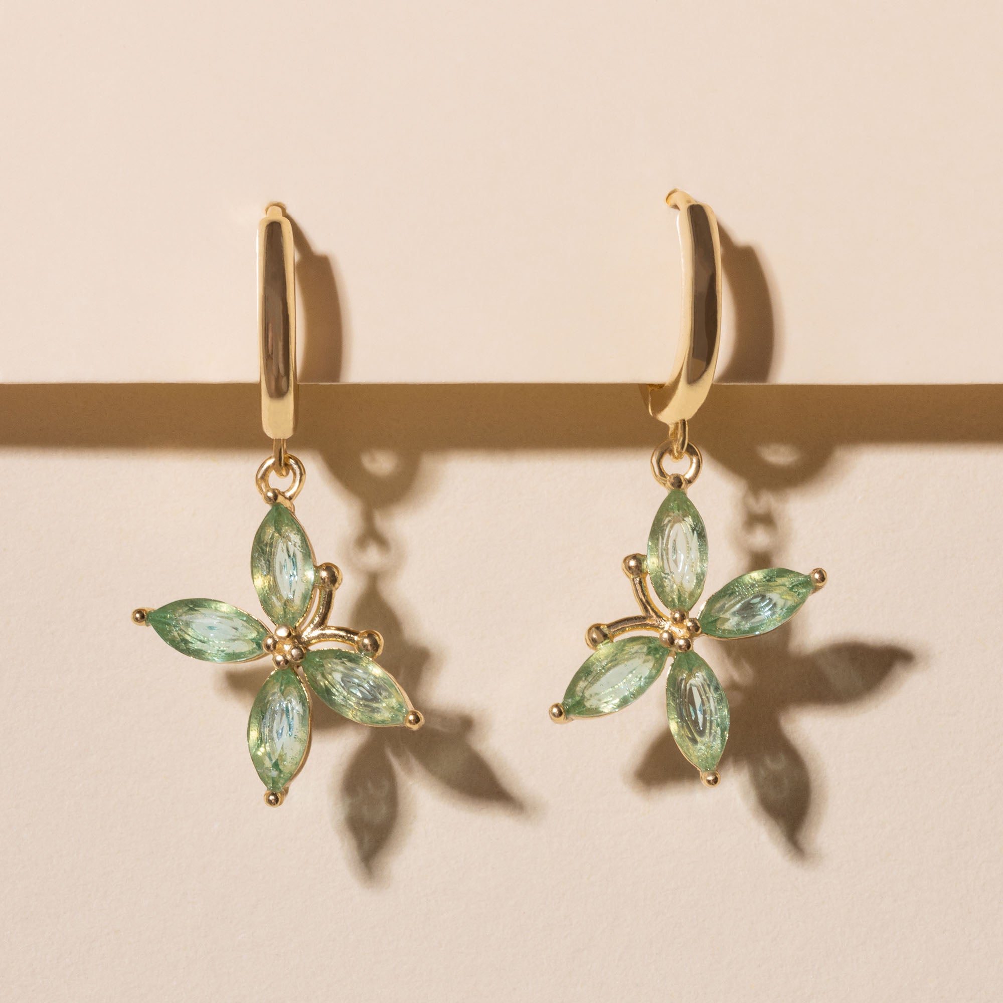 Ohrringe 'Schmetterling mit Edelstein' – Gold | Ohrring