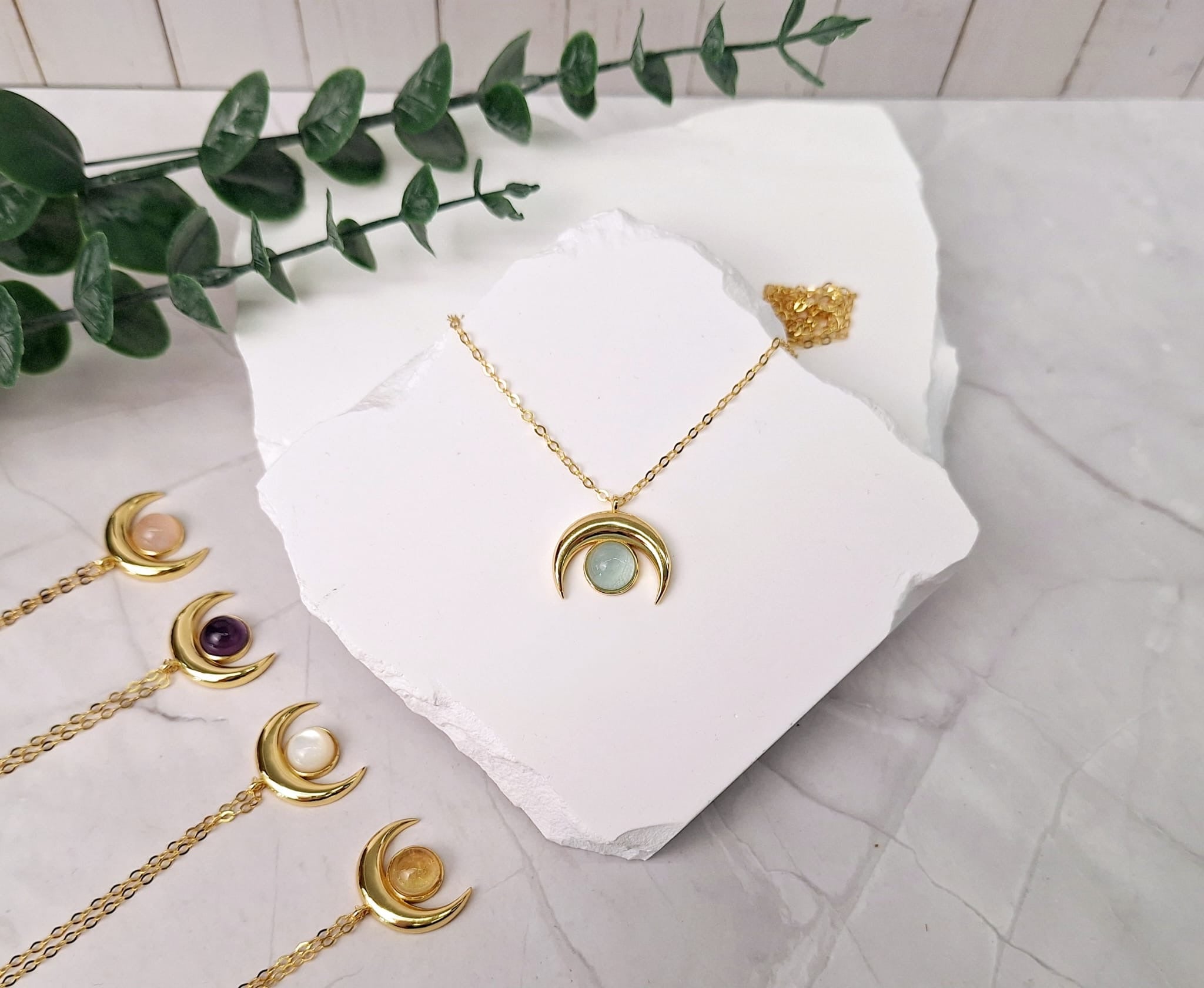 Mondkette Gold mit Heilsteinen | Halskette