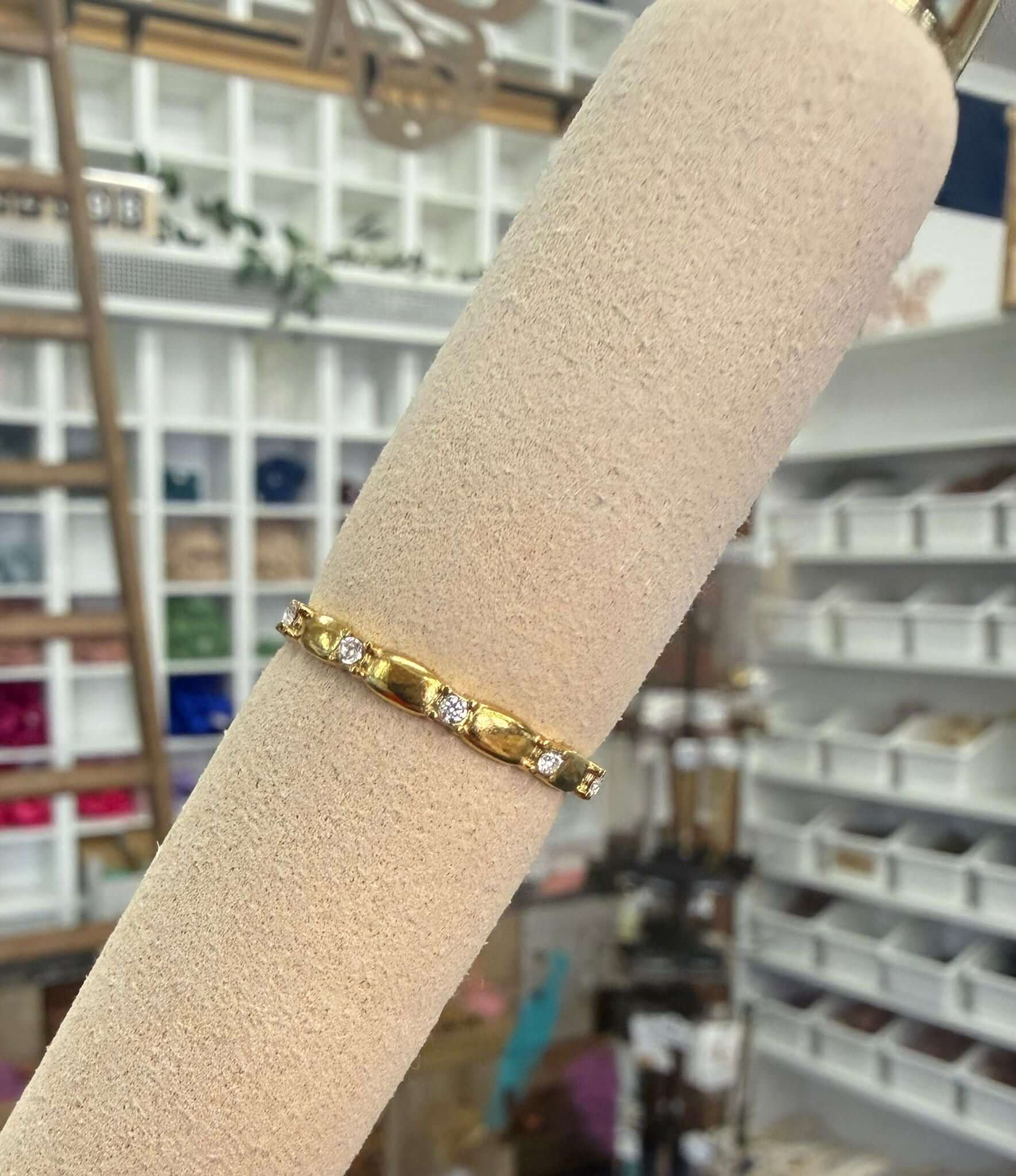 Schlichter Ring mit Steinen | Ring | HAAR-ANKER