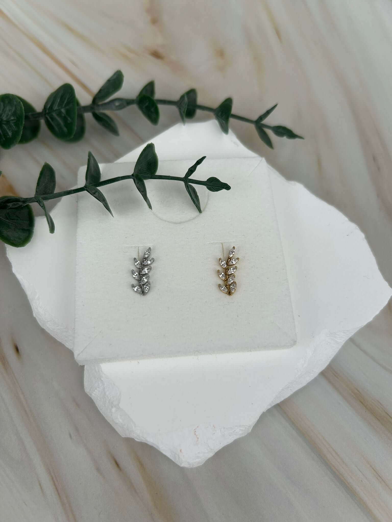 Blumenranke mit Steinchen | Ohrringe | HAAR-ANKER