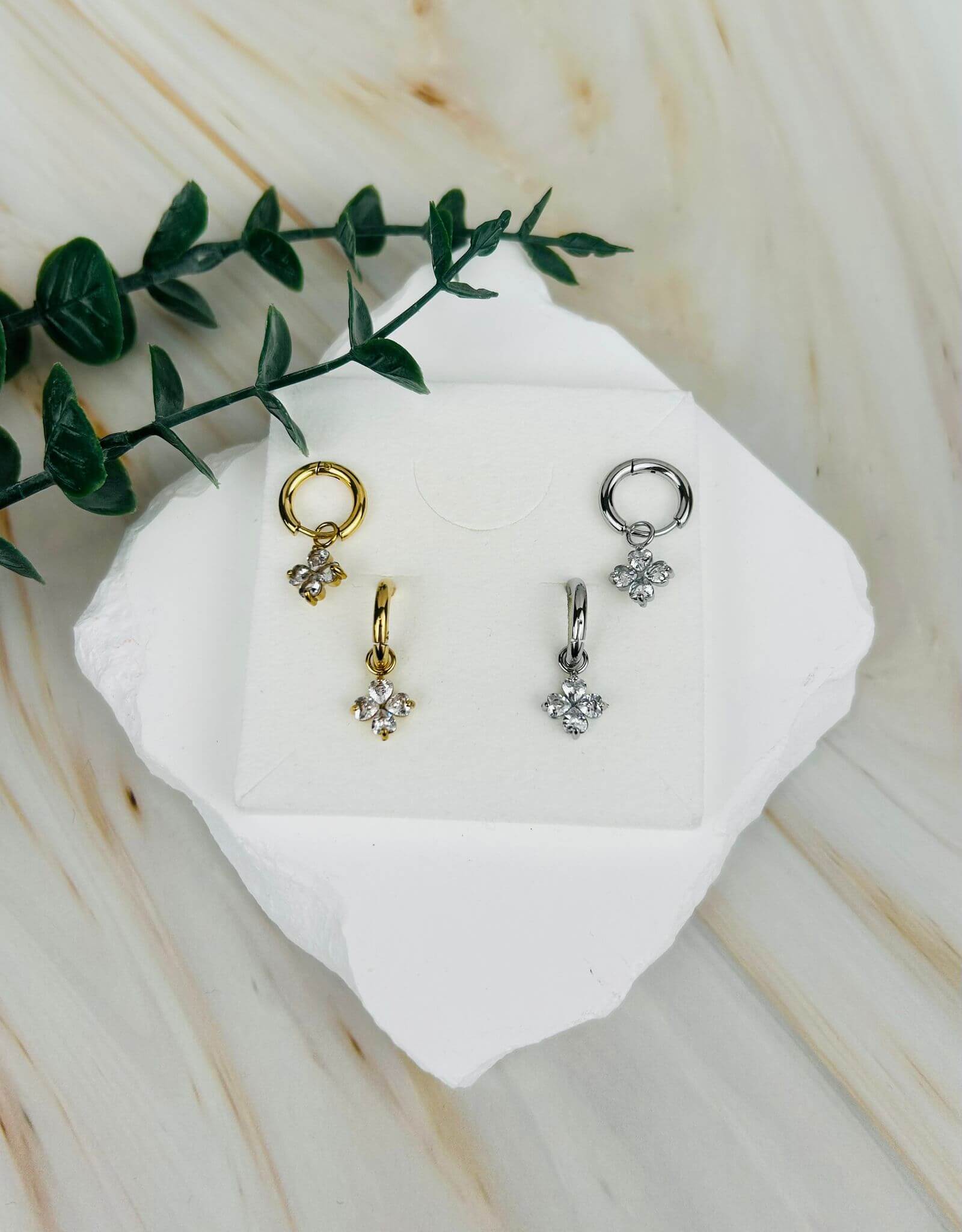 Kleeblatt mit silber Steinchen | Ohrringe – HAAR-ANKER