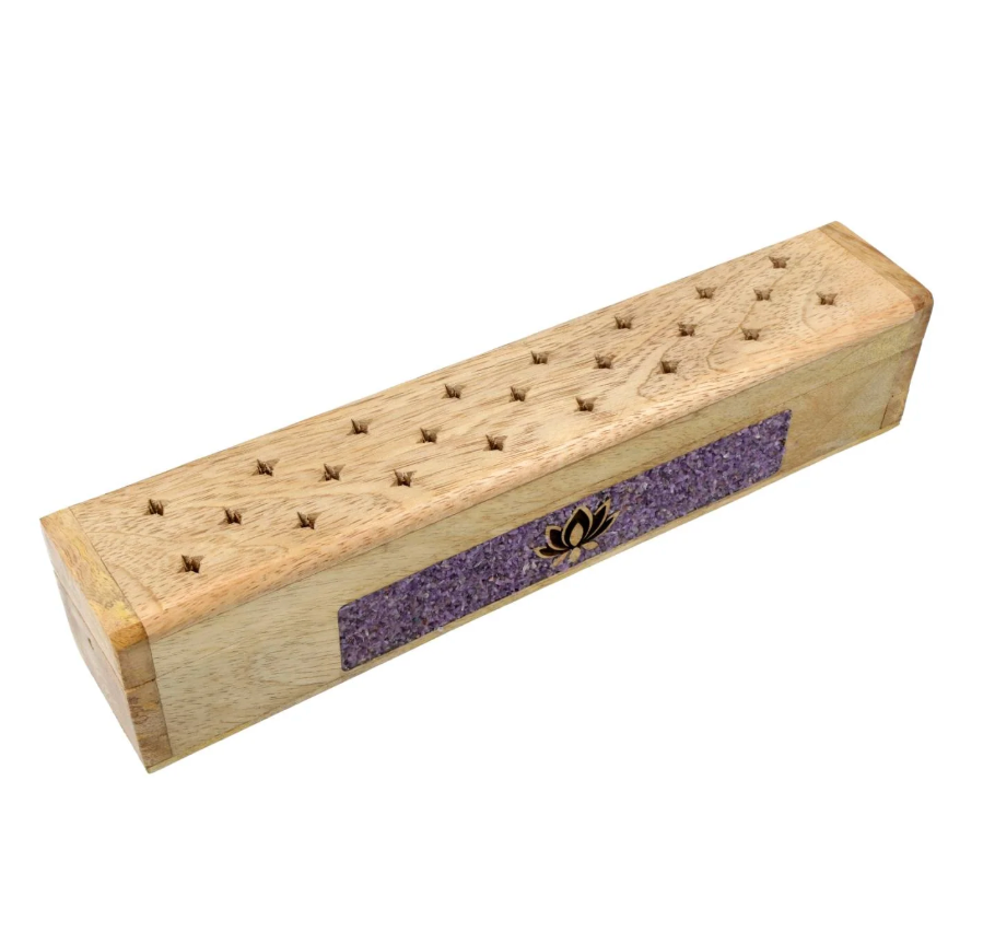 Räucherbox aus Mangoholz mit violetten Amethyst-Steinchen und Lotus-Motiv