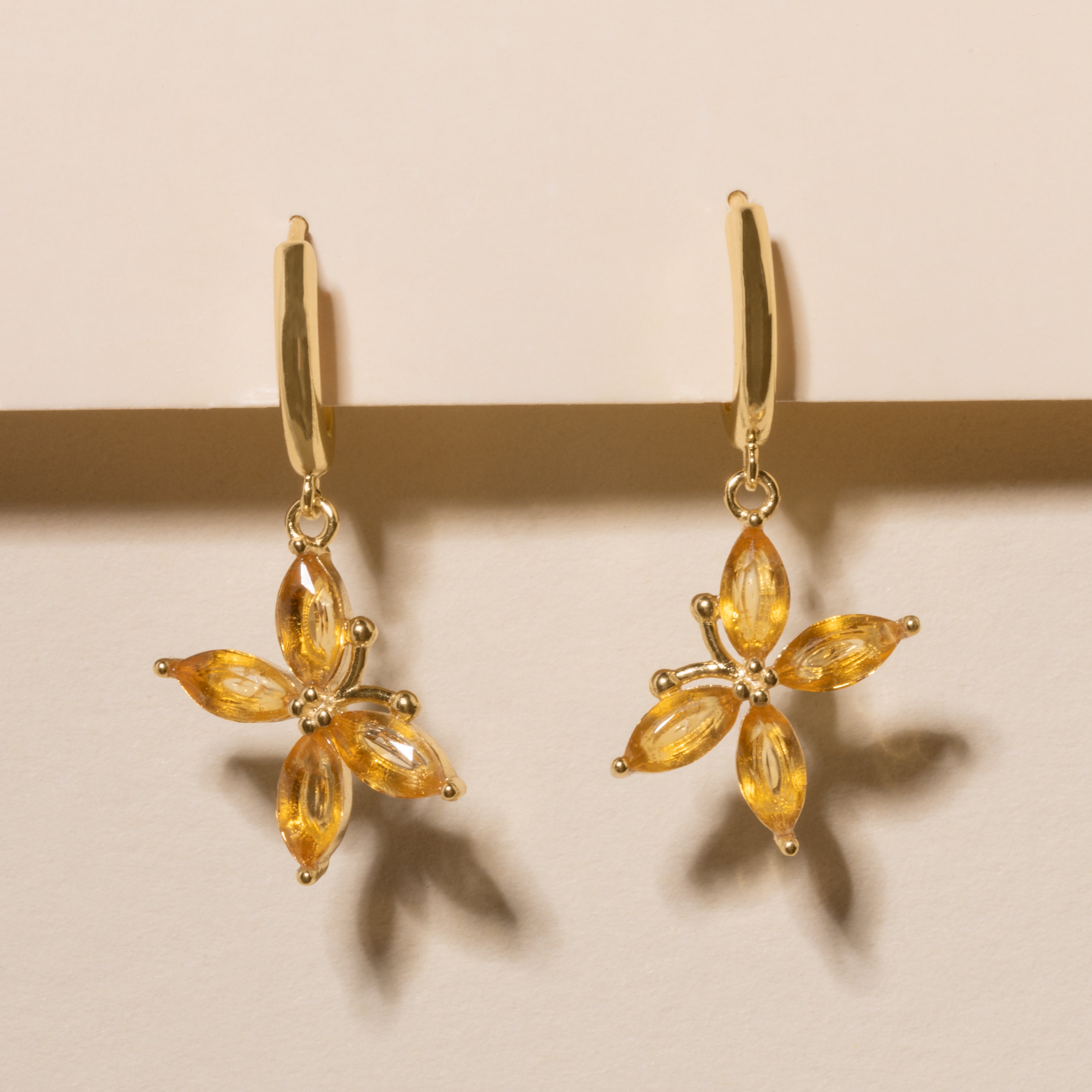 Ohrringe 'Schmetterling mit Edelstein' – Gold | Ohrring