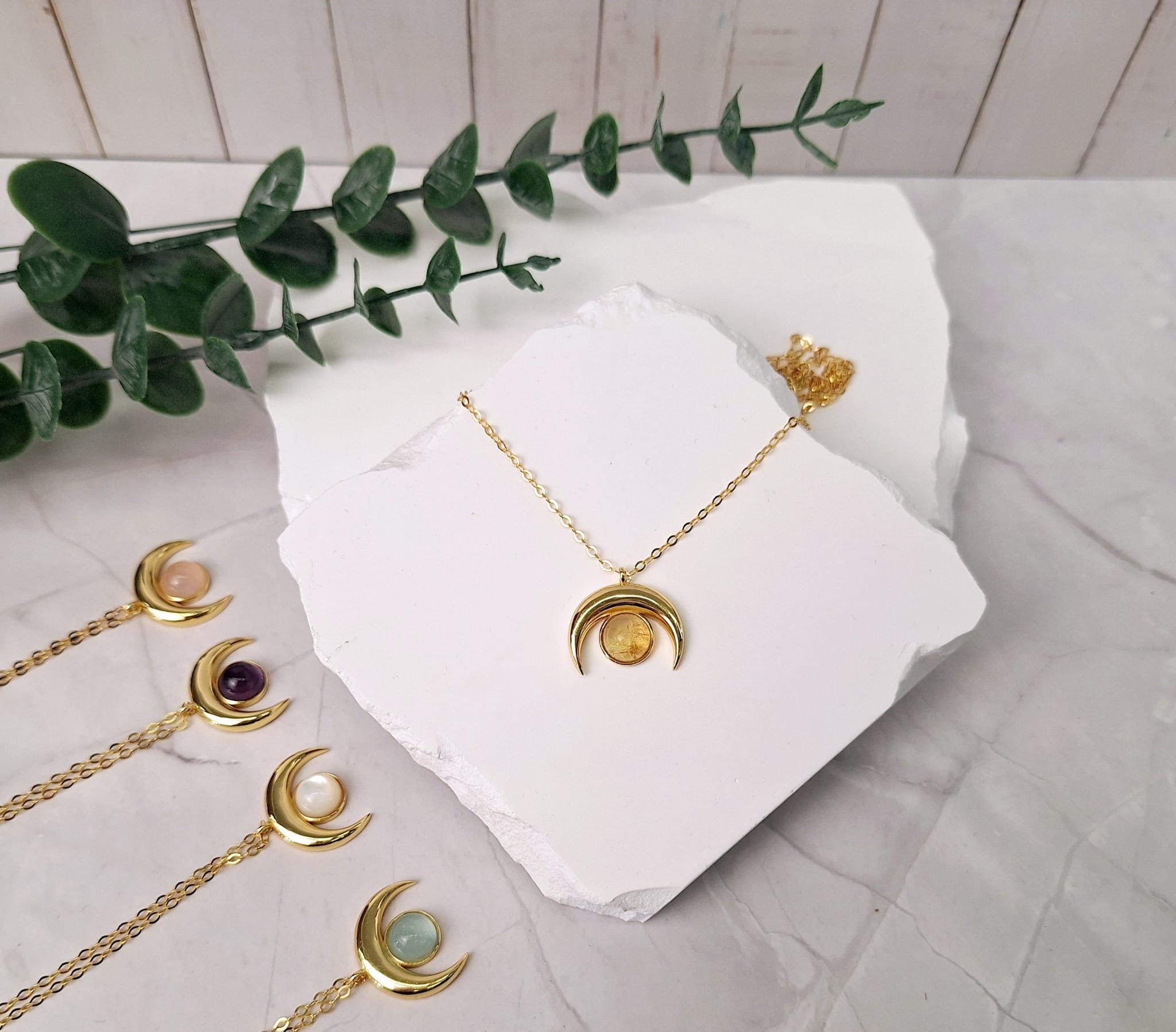 Mondkette Gold mit Heilsteinen | Halskette