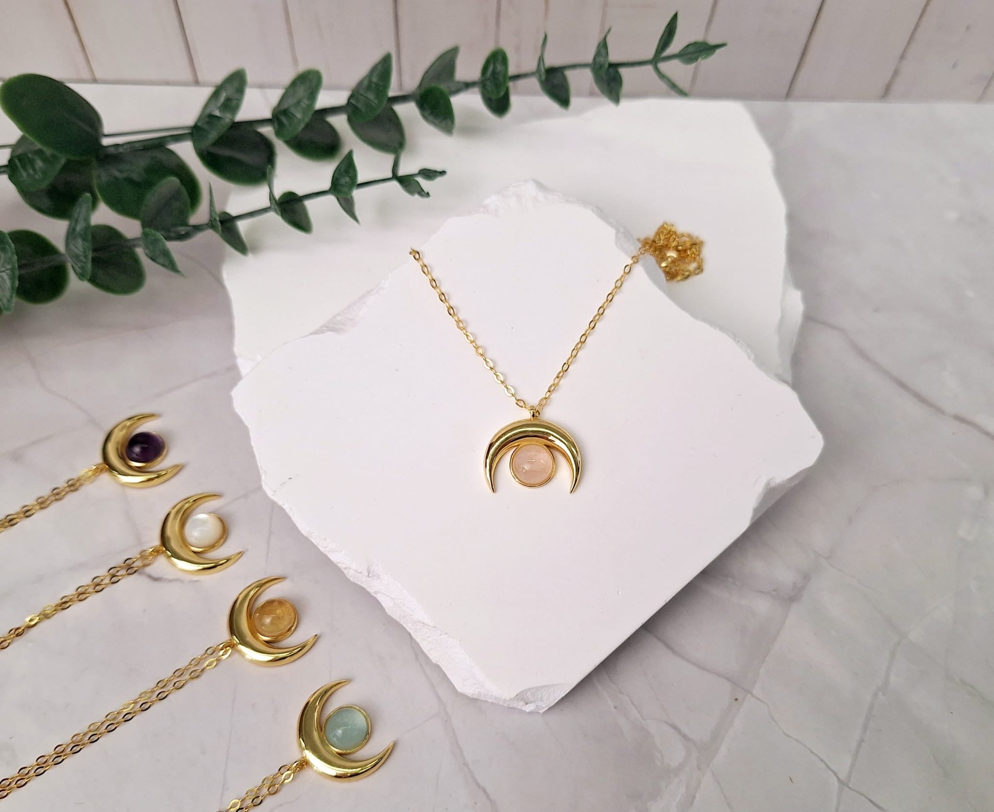 Mondkette Gold mit Heilsteinen | Halskette