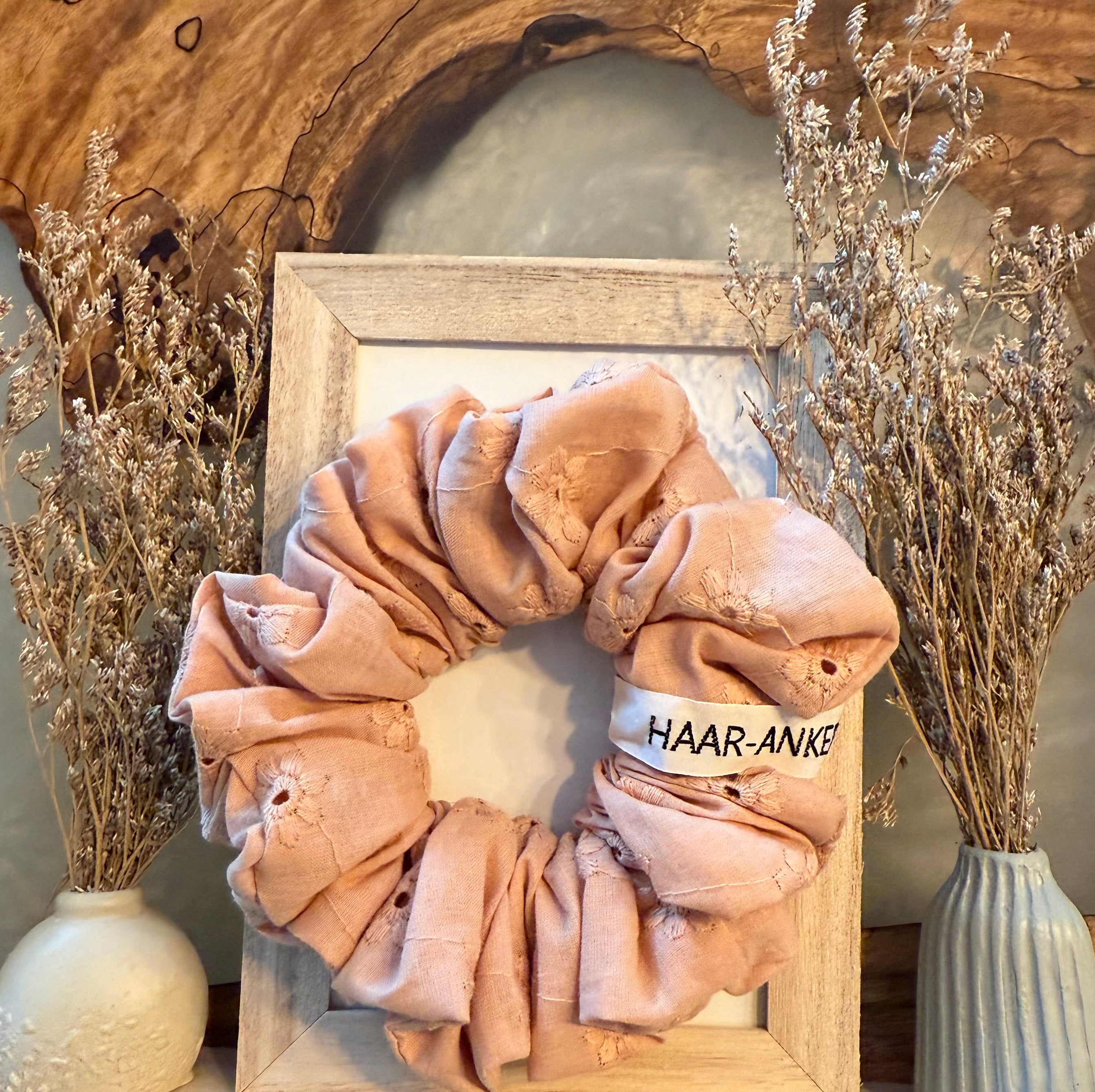 Lochstickerei XXL | Scrunchie