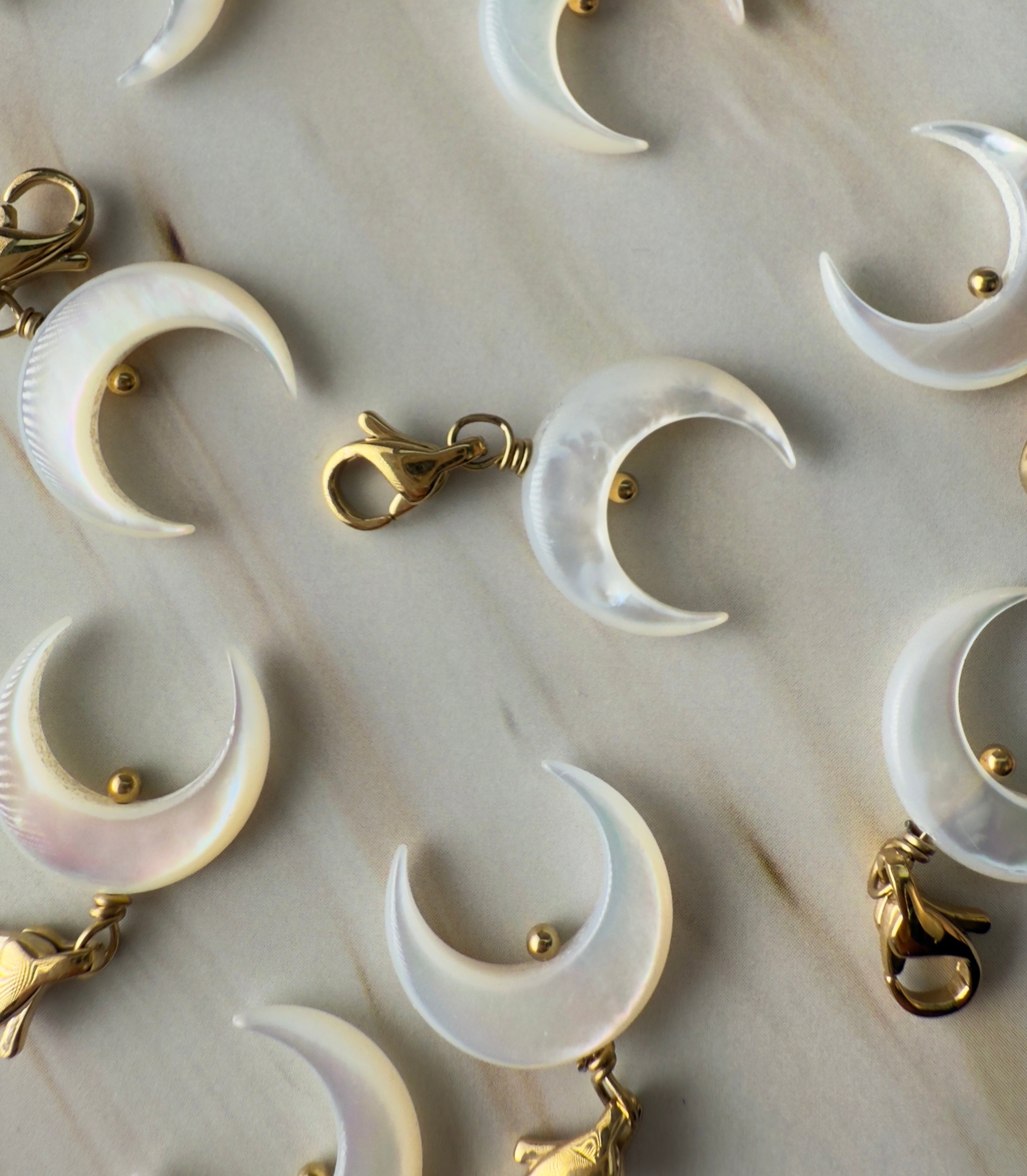 Mond | Charm