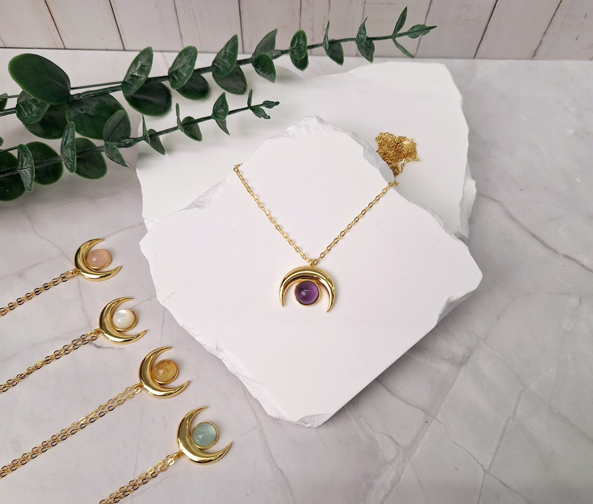 Mondkette Gold mit Heilsteinen | Halskette