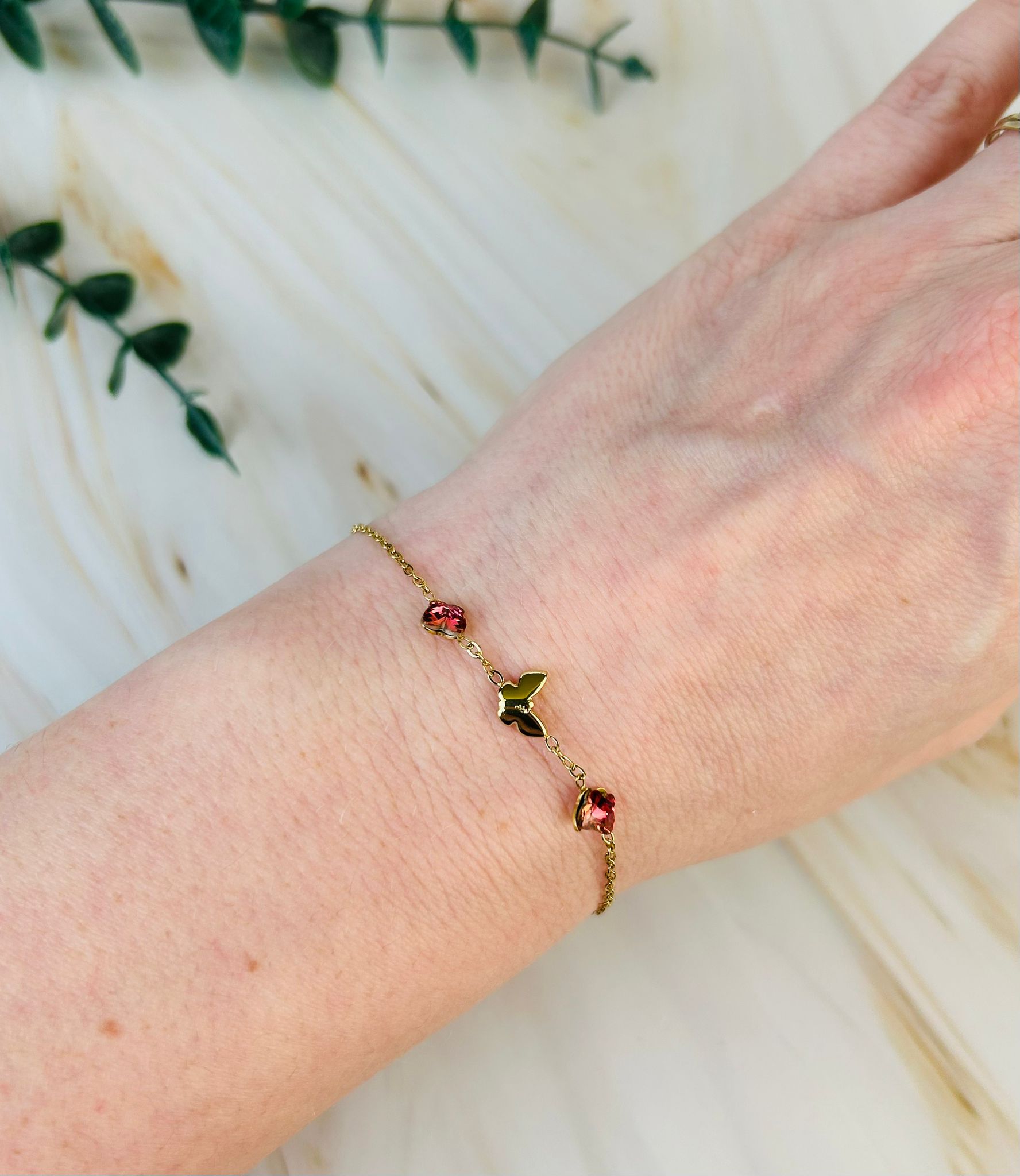 Schmetterling mit roten Steinchen | Armband