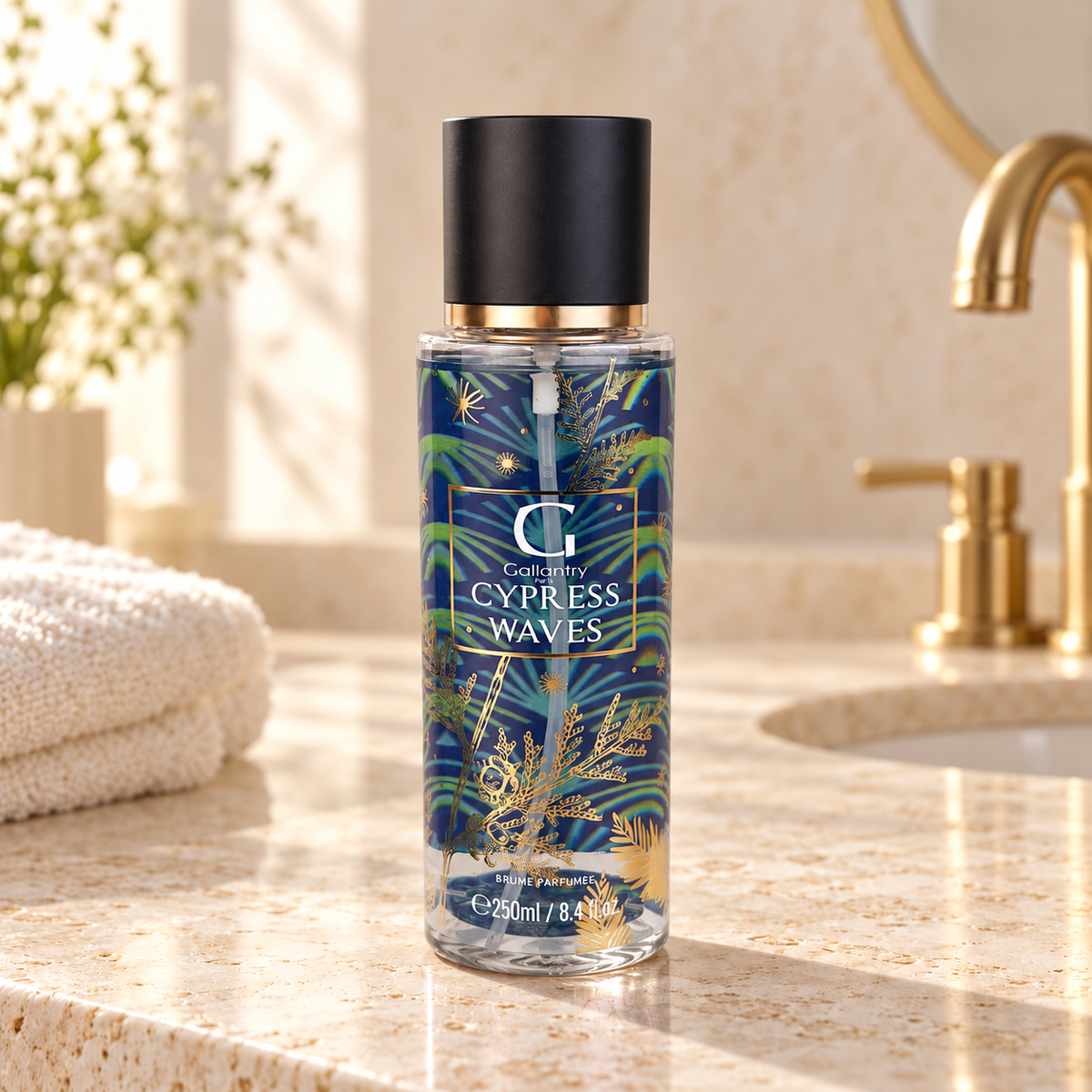 Cypress Waves Bodyspray 250 ml im hellen Badezimmer